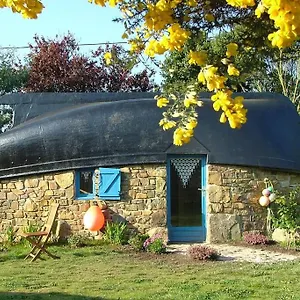 La Quille En L'air De Kastell Dinn - Unique Et Insolite -cuisine Commune Appartement